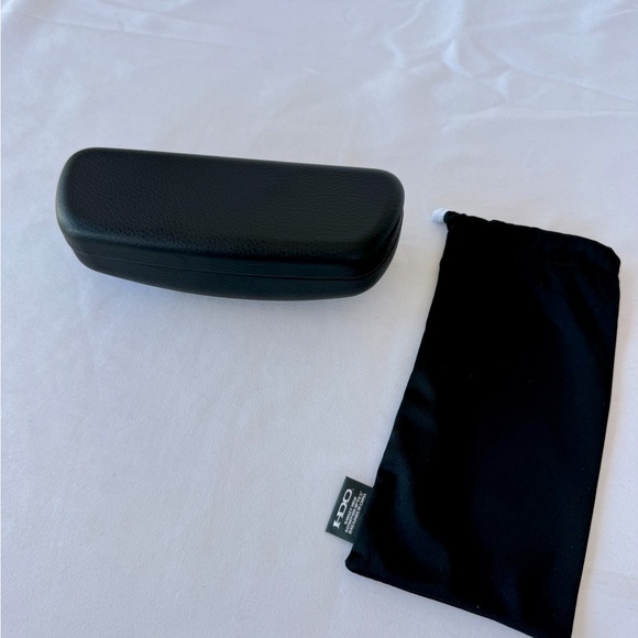 Oakley Clamshell Hard Eyeglass Case and Cloth Pouch Only | Black - Picture 2 of 6